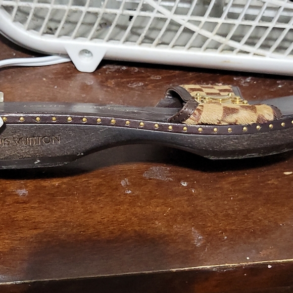 Louis Vuitton brown/tan checkered sandal slides - Picture 9 of 10